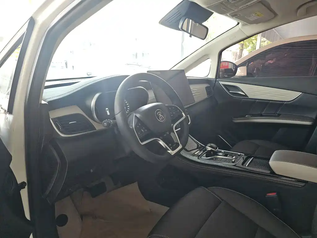 BYD MAX New Energy — миниатюра 4