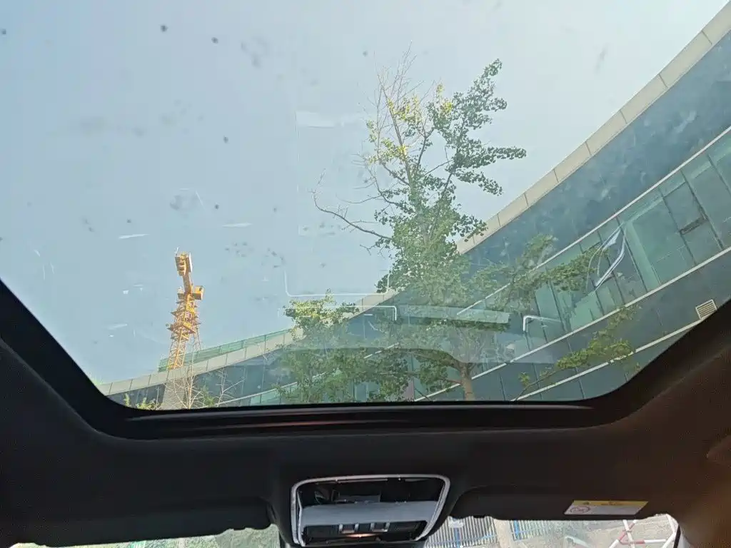 Land Rover Velar — миниатюра 14