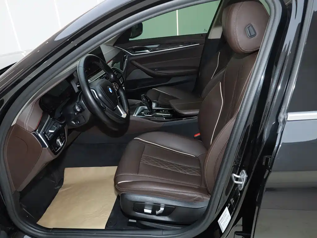 BMW 5 Series — миниатюра 27