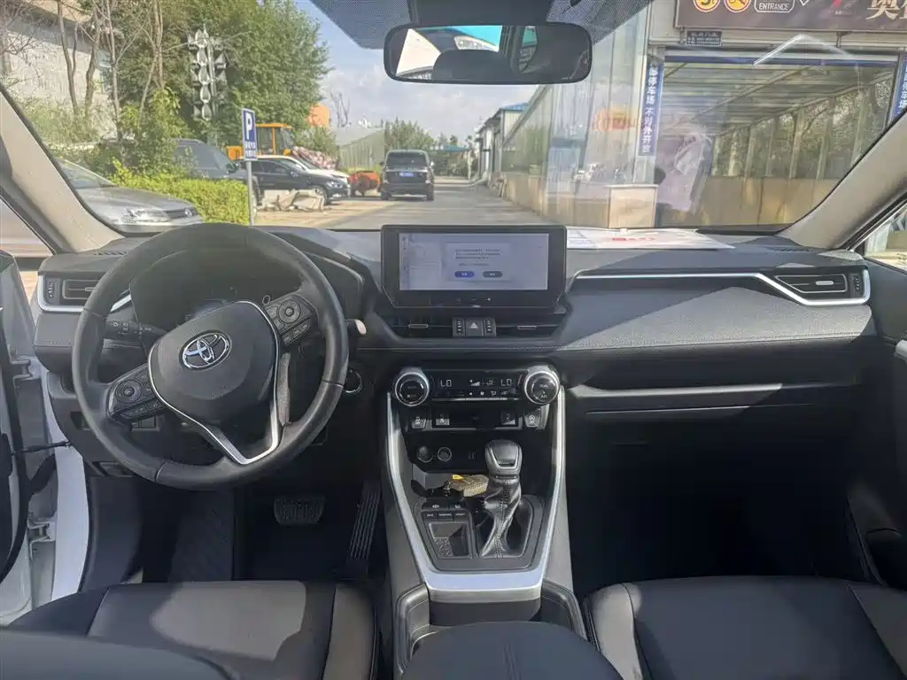 Toyota RAV4 2023 2.0L CVT Plus