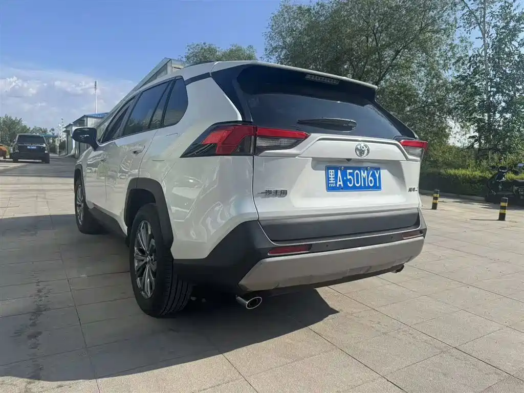 Toyota RAV4 2023 2.0L CVT Plus