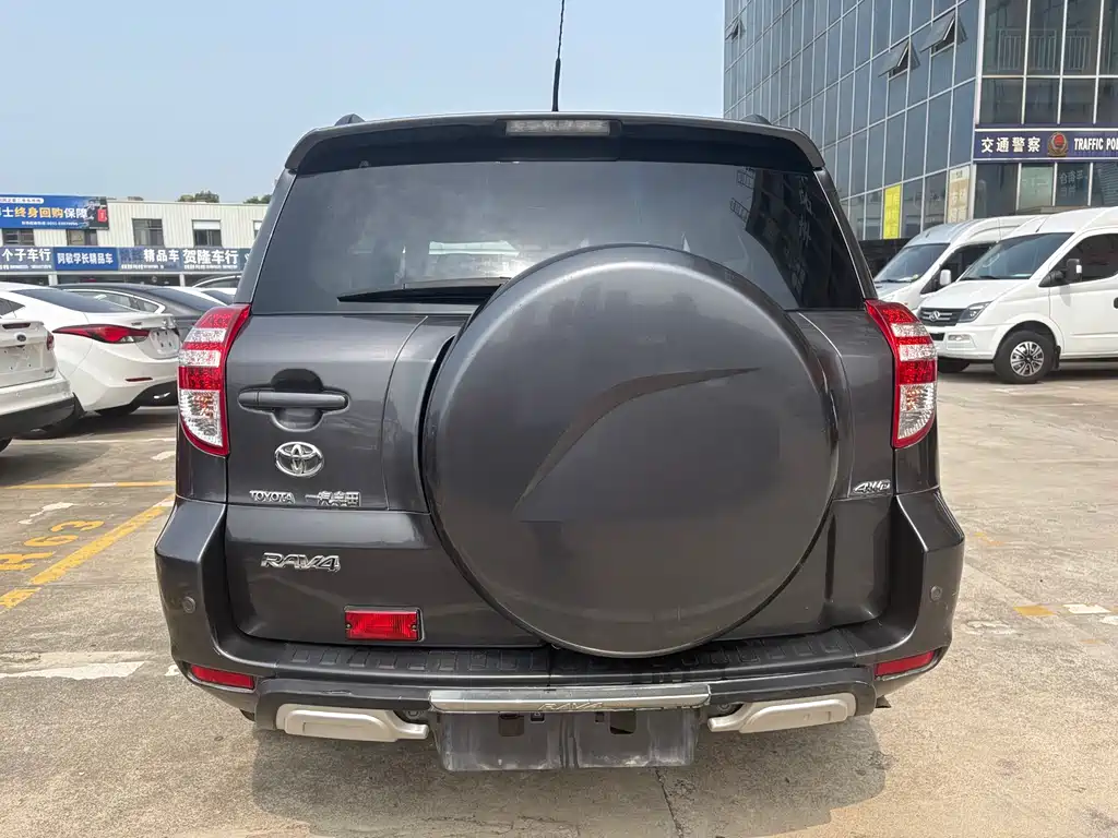 Toyota RAV4 2012 2.4L AT Luxury