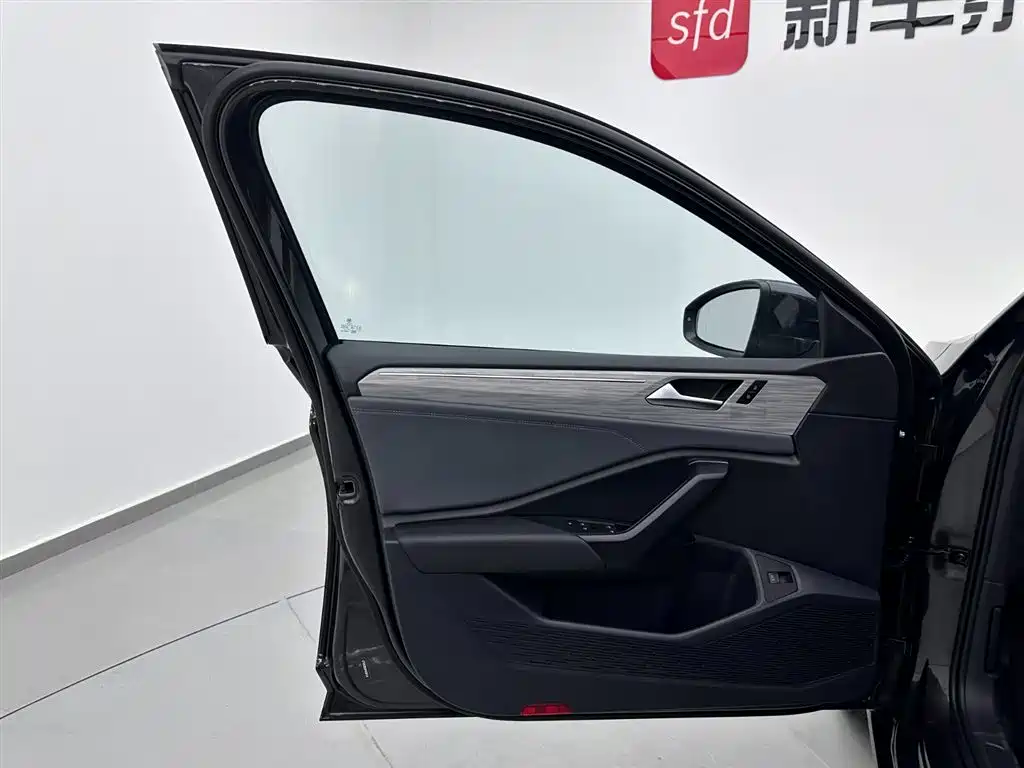 Volkswagen Sagitar 2023 300TSI DSG