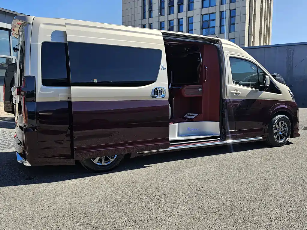 Toyota HiAce 2025 3.5L AT
