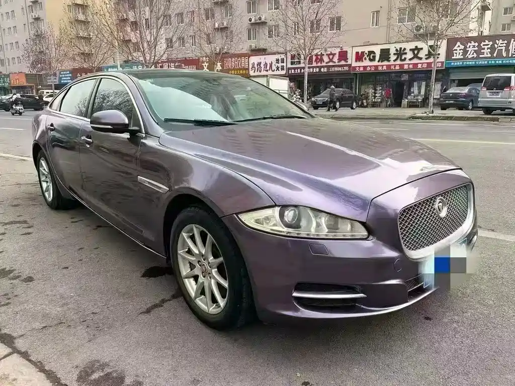 Jaguar XJ