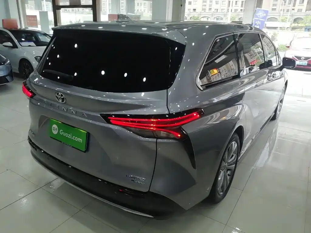 Toyota Sienna — миниатюра 7