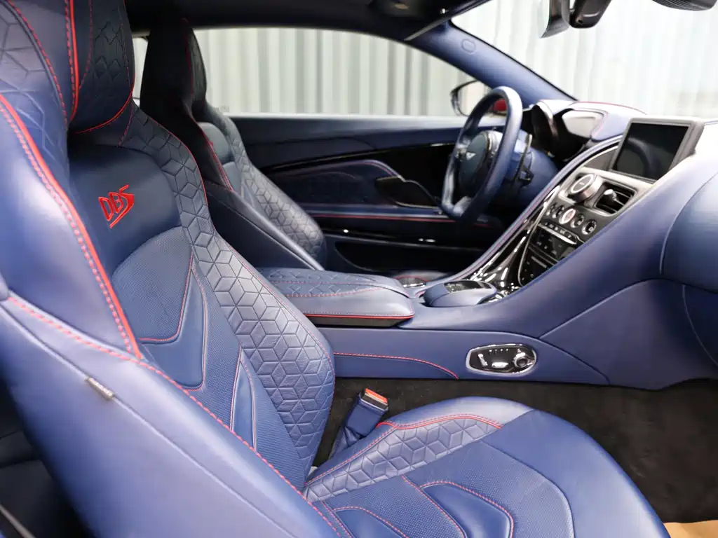 ASTON MARTIN DBS