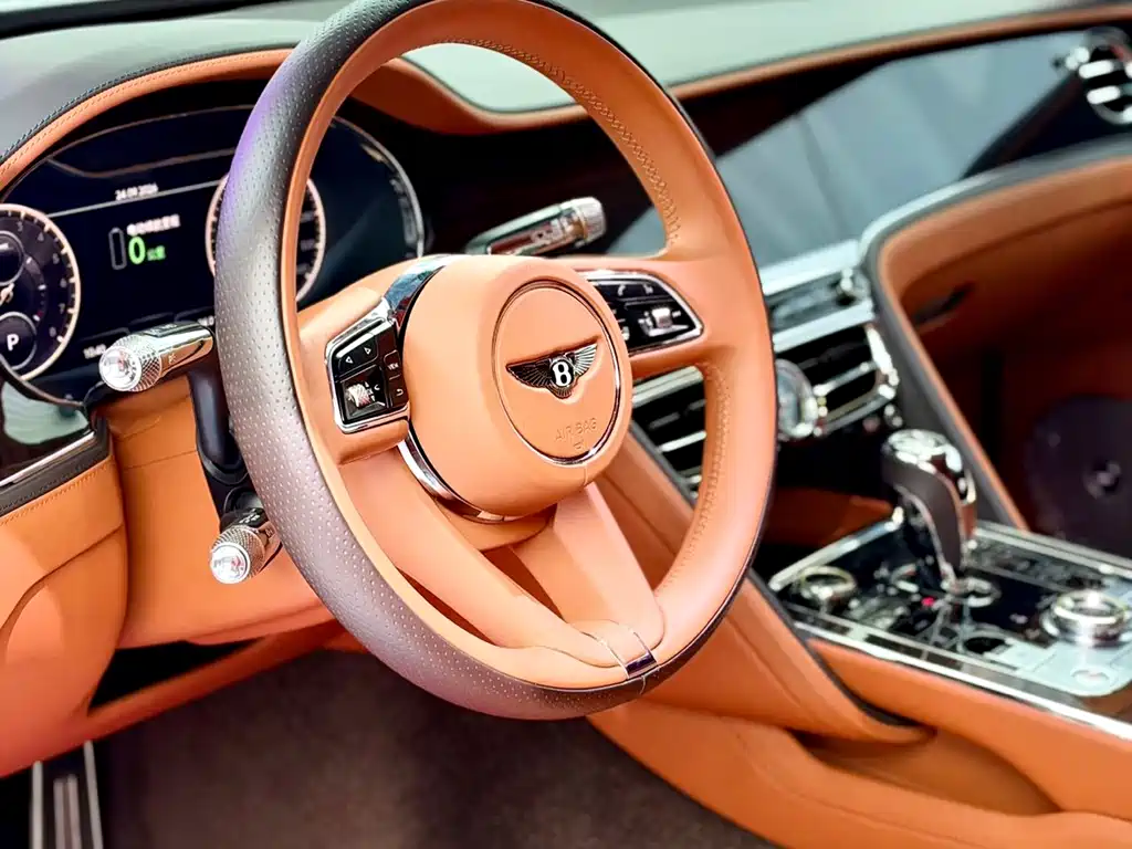 Bentley Flying Spur PHEV — миниатюра 11