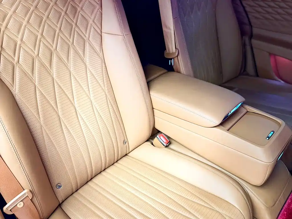 Bentley Flying Spur PHEV — миниатюра 21