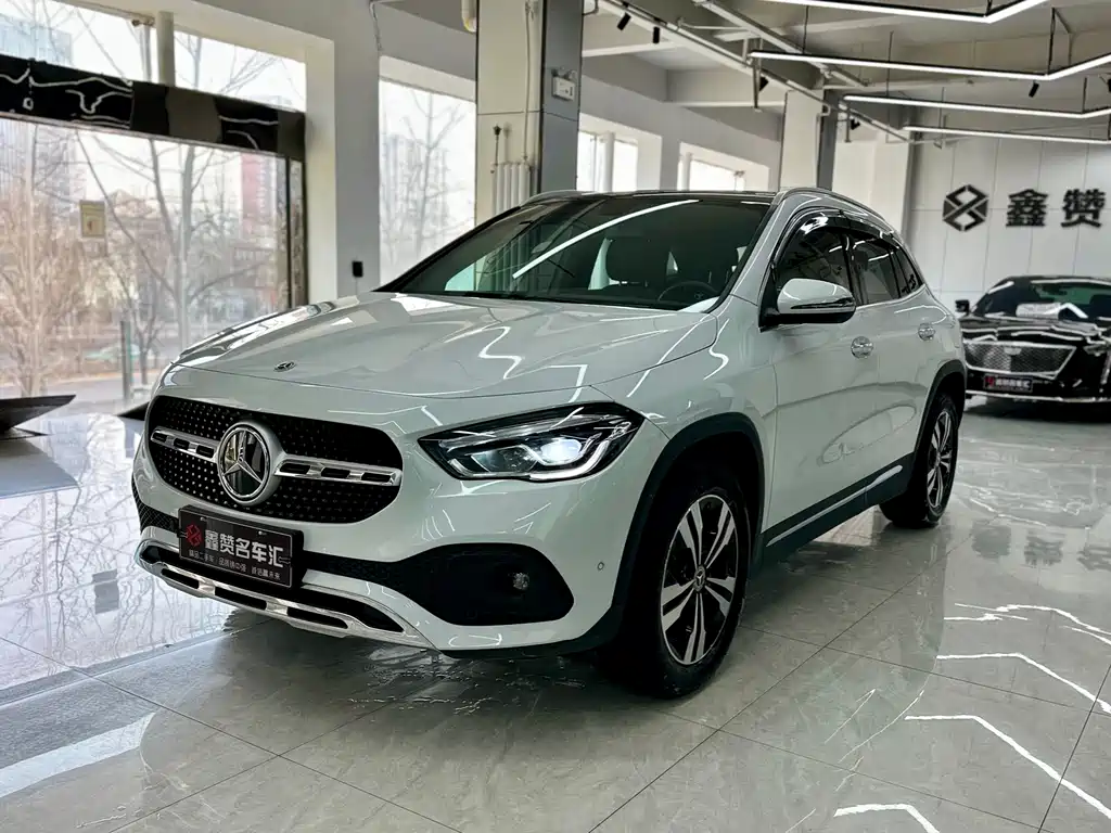 MERCEDES-BENZ GLA