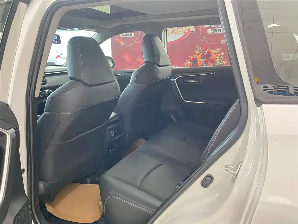 Toyota RAV4 2023 2.0L CVT Plus