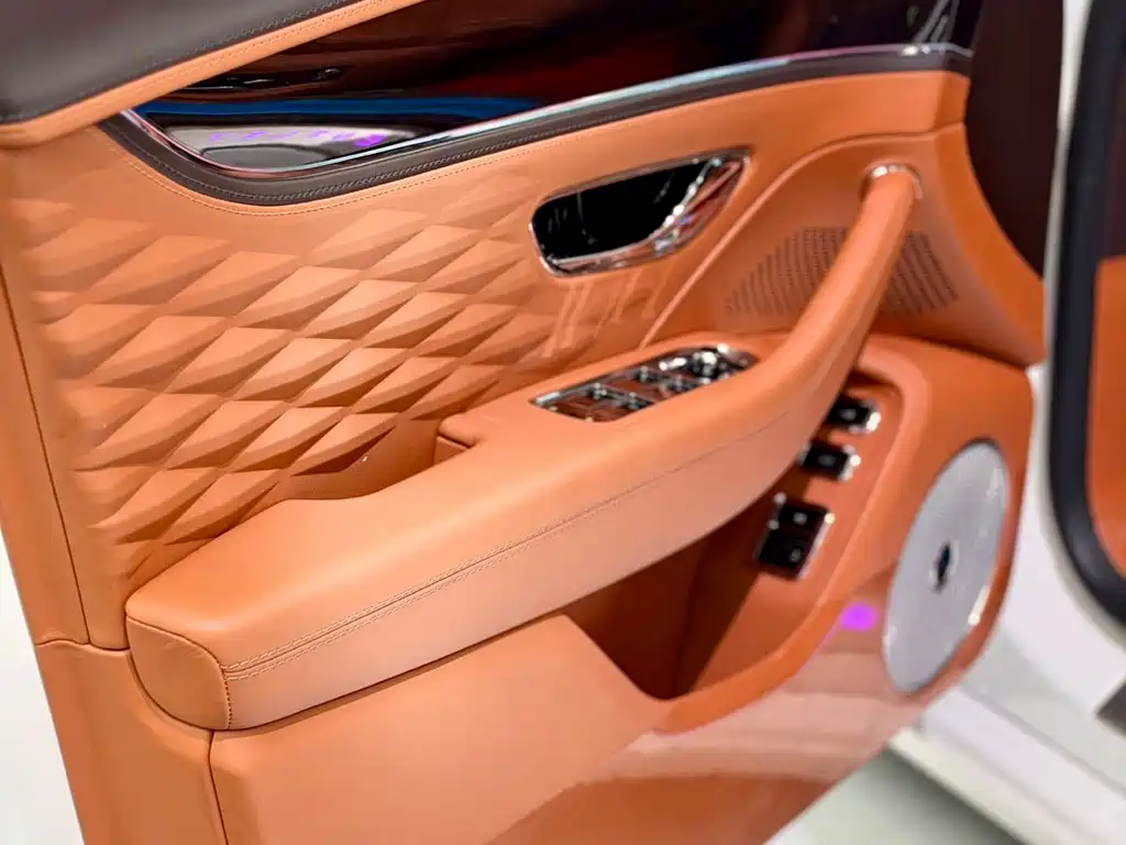 Bentley Flying Spur PHEV — миниатюра 14