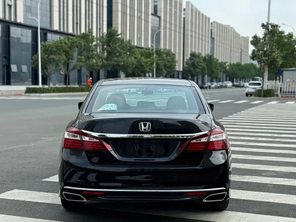 Honda Accord — миниатюра 8