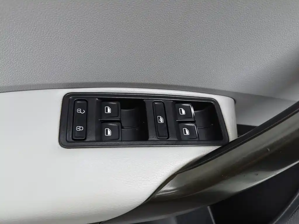 Skoda Rapid — миниатюра 9