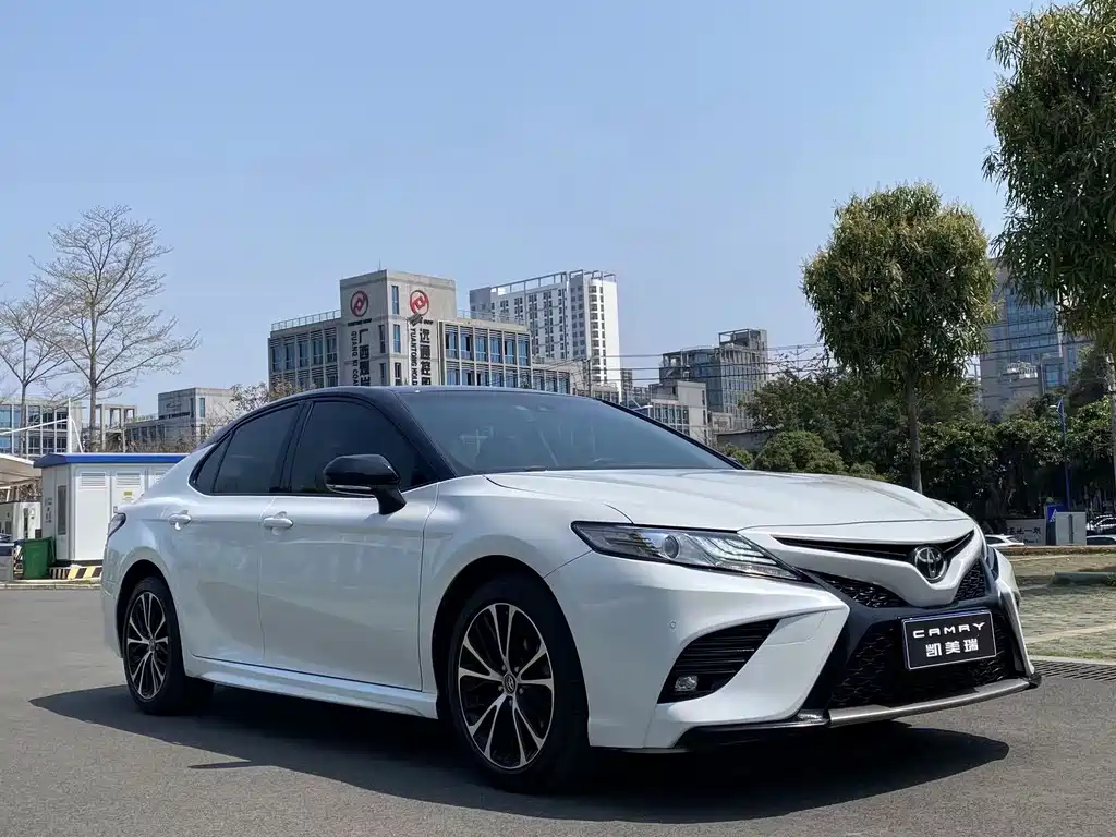 TOYOTA CAMRY