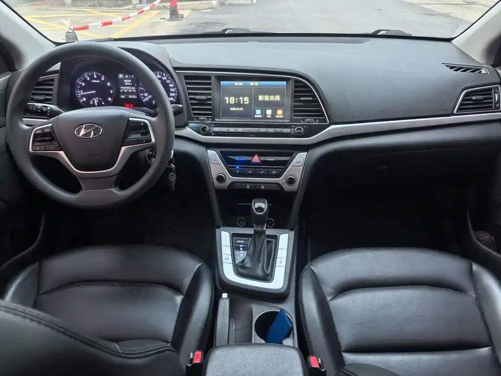 Hyundai Elantra — миниатюра 12