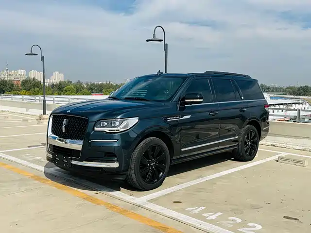 LINCOLN NAVIGATOR 2024