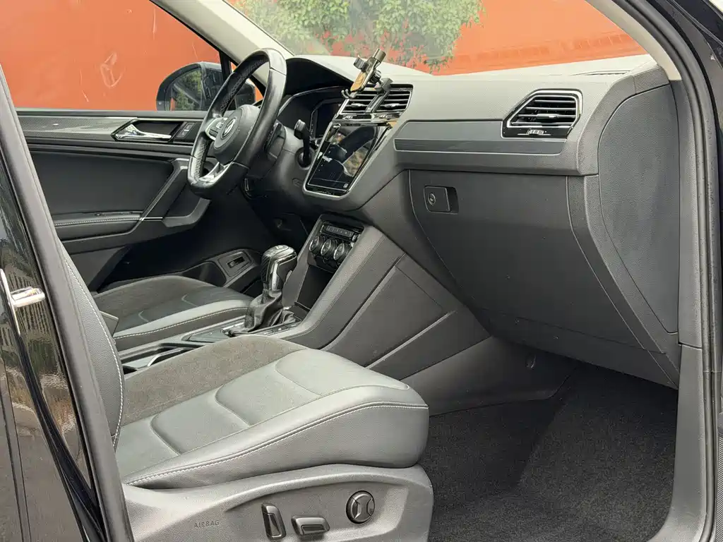 Volkswagen Tiguan L — миниатюра 4