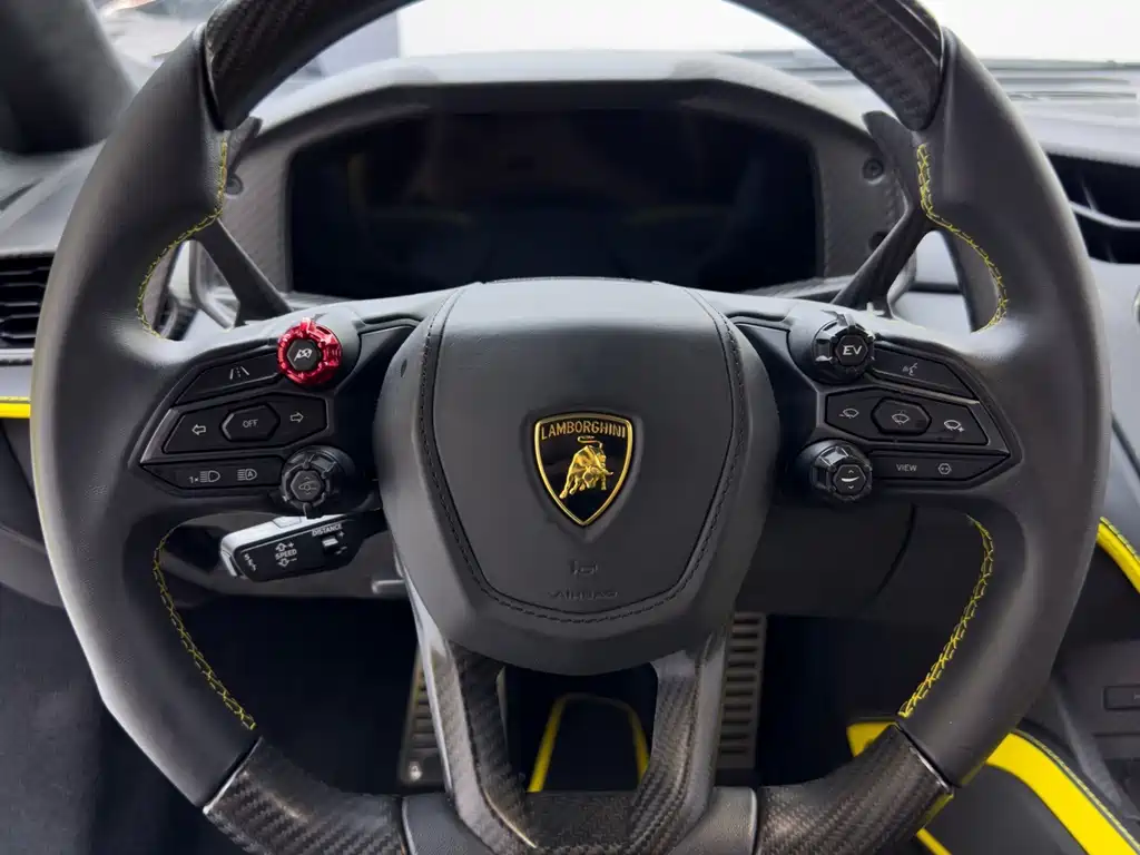 Lamborghini Revuelto — миниатюра 26