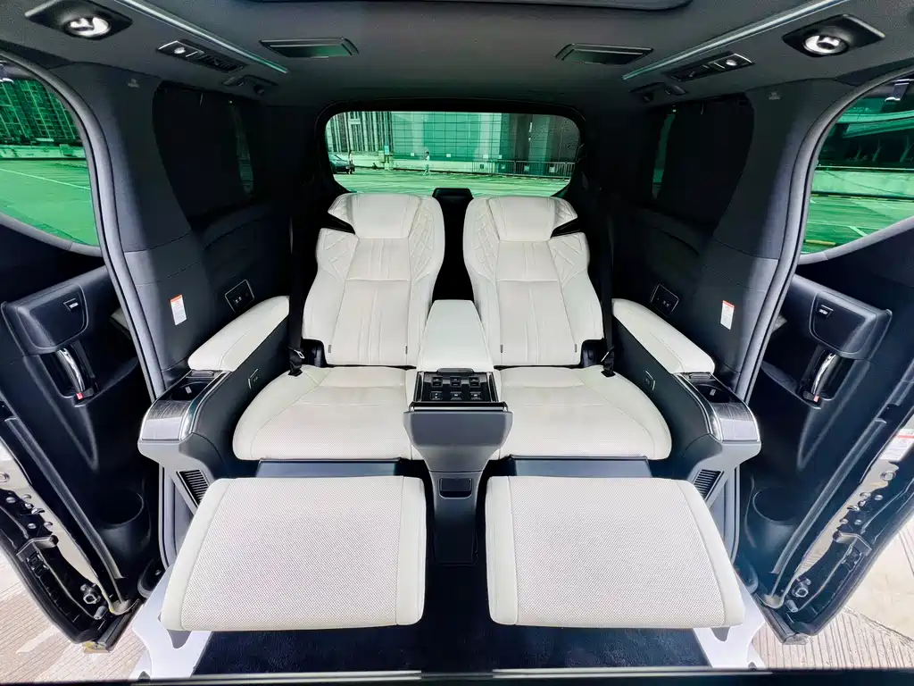 Lexus LM 2020 300h мест