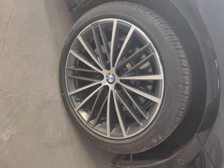 BMW 5 Series — миниатюра 6