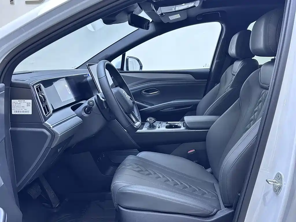 BYD L DM-i — миниатюра 4