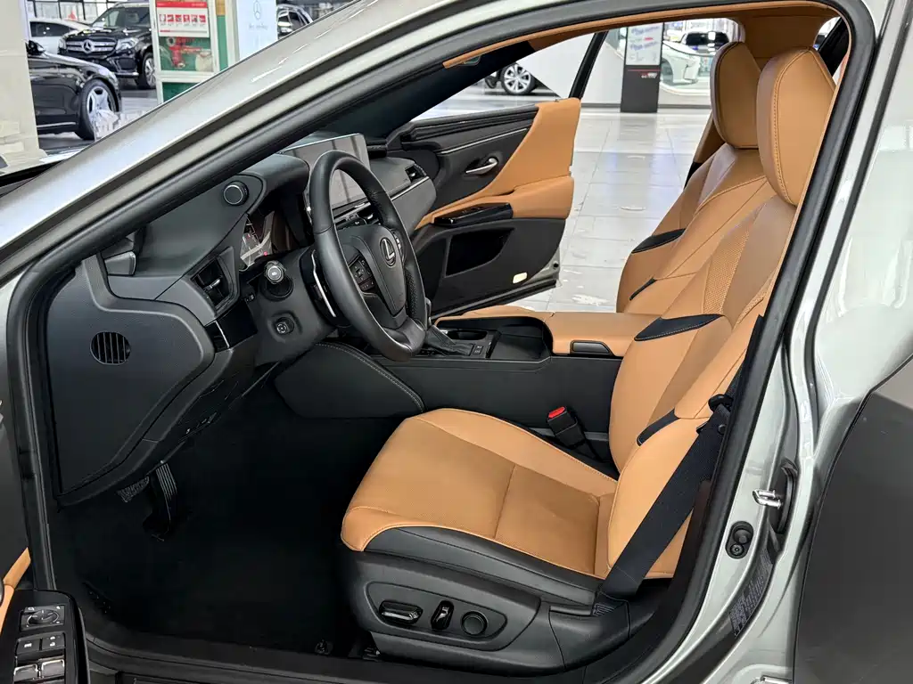 Lexus ES 2022 300h Premium
