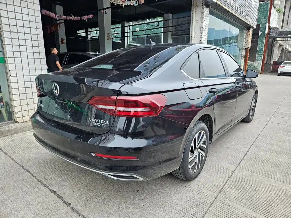 Volkswagen Lavida — миниатюра 2