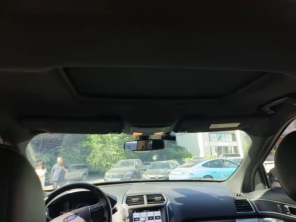 Ford Explorer (Import) — миниатюра 19
