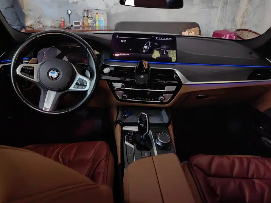 BMW 5 Series — миниатюра 11