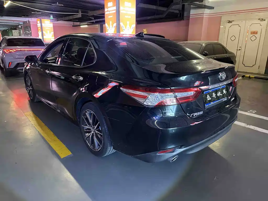Toyota Camry — миниатюра 7
