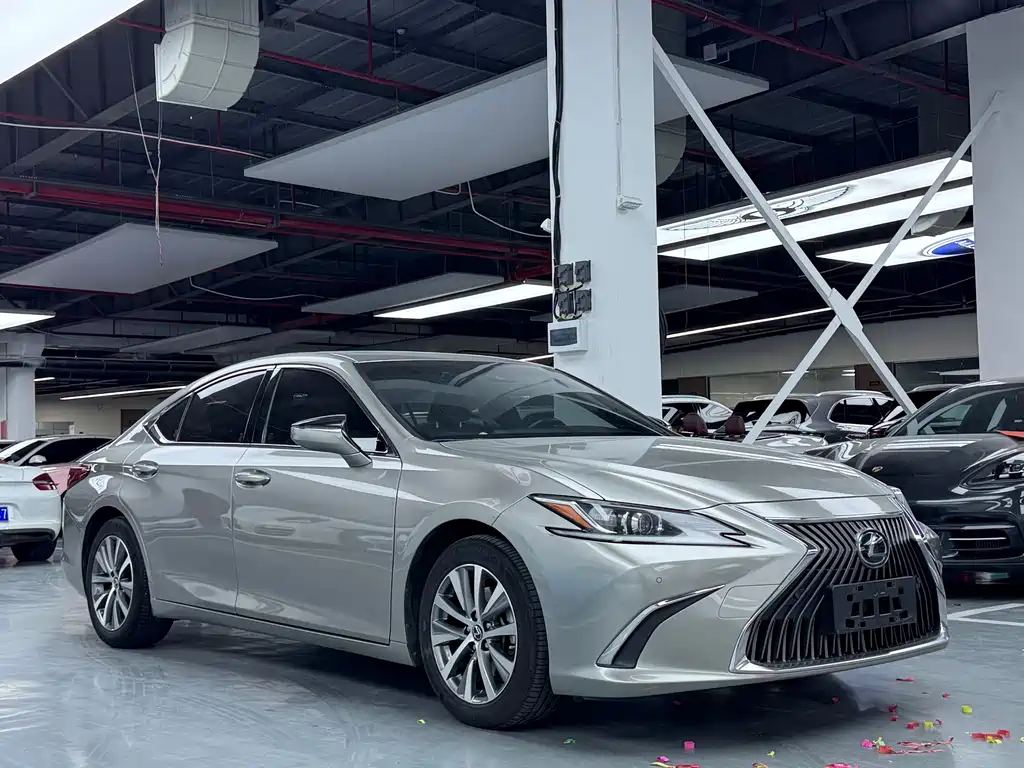 Lexus ES 2018 200 V