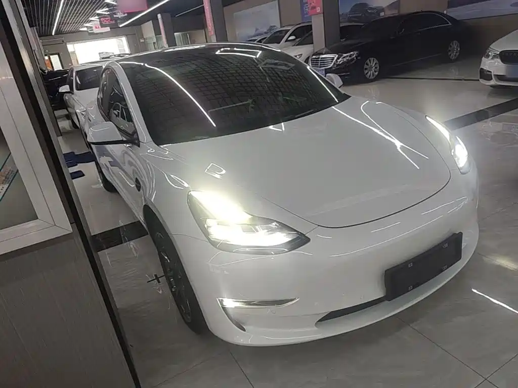Tesla Model 3 — миниатюра 4