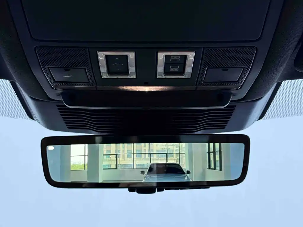 Jaguar XFL — миниатюра 7
