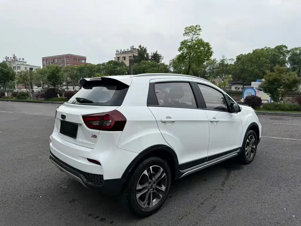 Geely Vision X3 — миниатюра 6