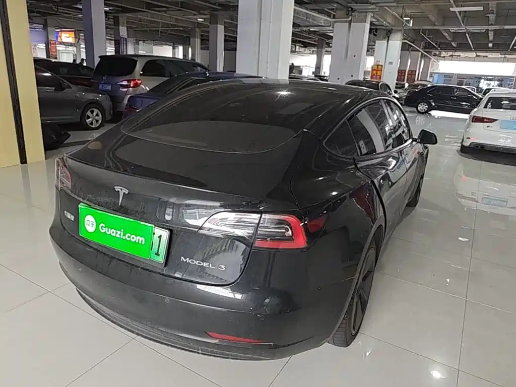 Tesla Model 3 — миниатюра 7