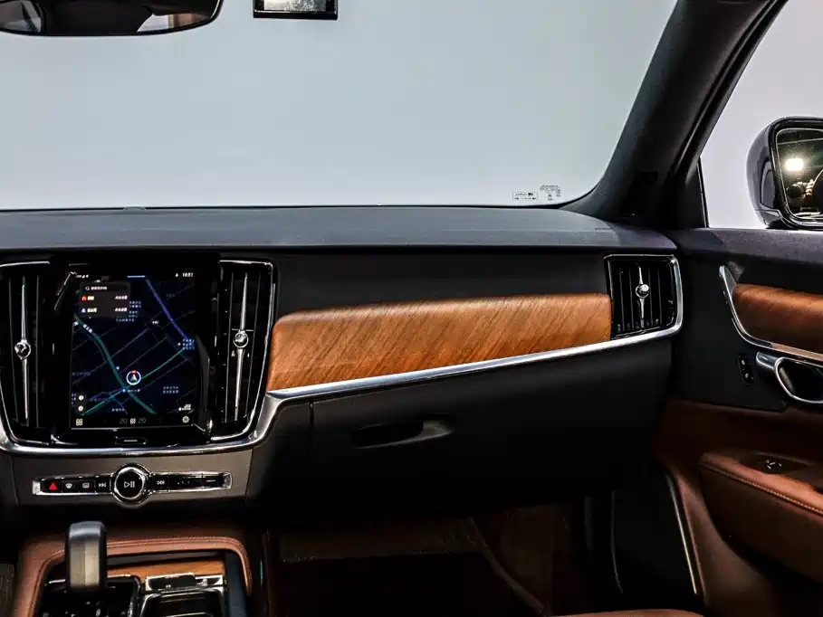 Volvo S90 — миниатюра 23