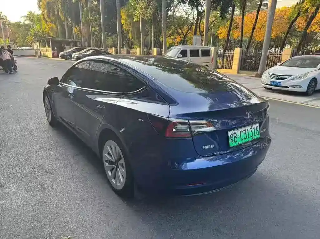 TESLA MODEL 3