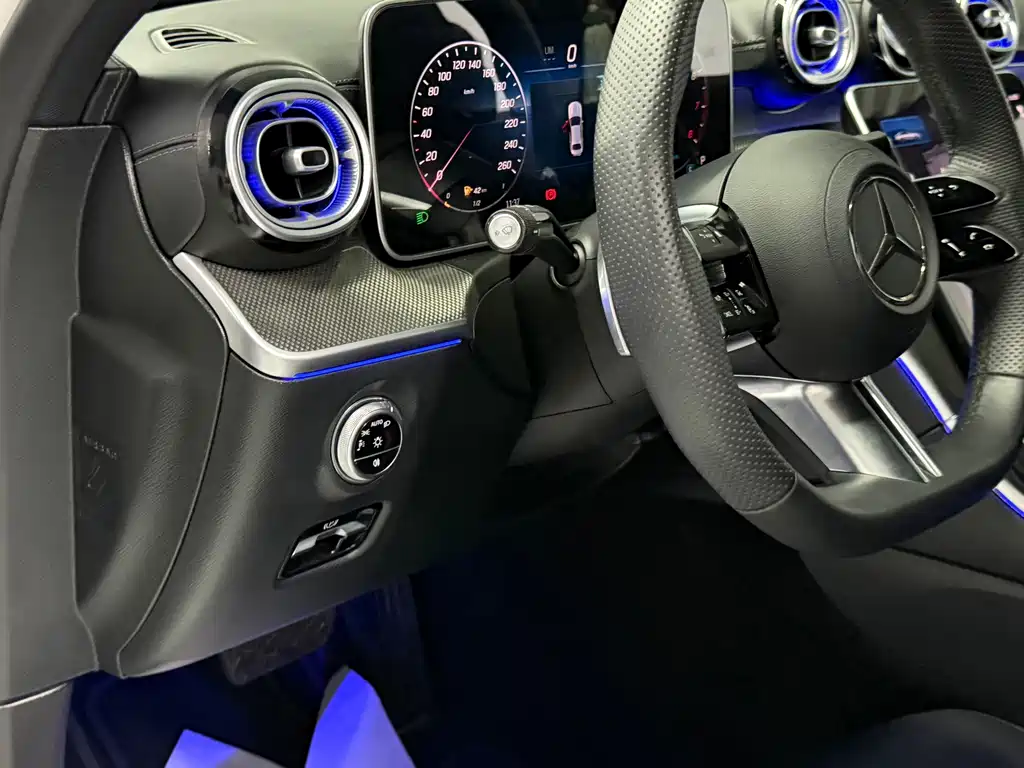 Mercedes-Benz C-Class — миниатюра 12