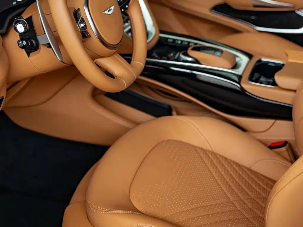Aston Martin DBX 2024 4.0T V8