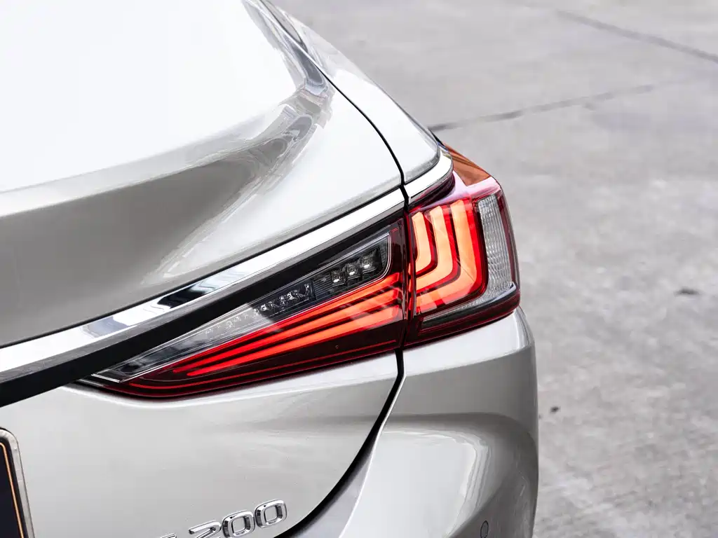 Lexus ES 2024 200
