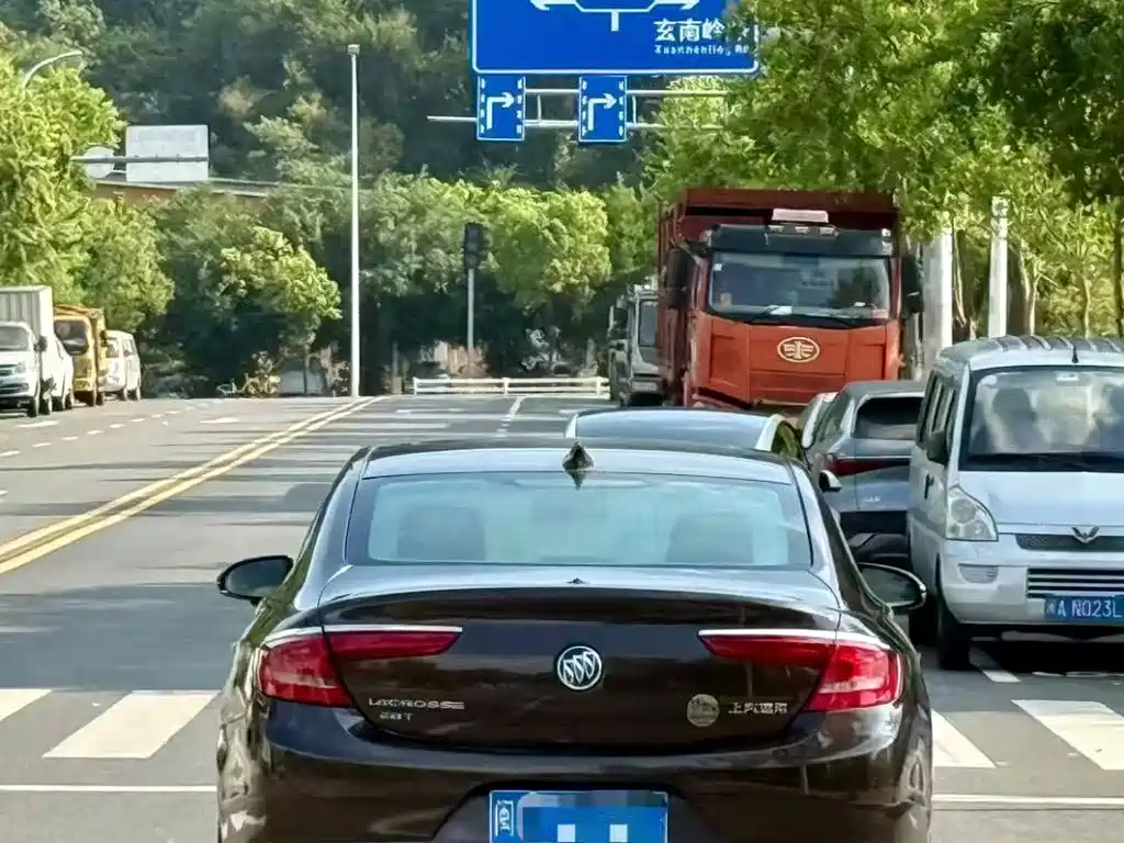 Buick LaCrosse — миниатюра 5