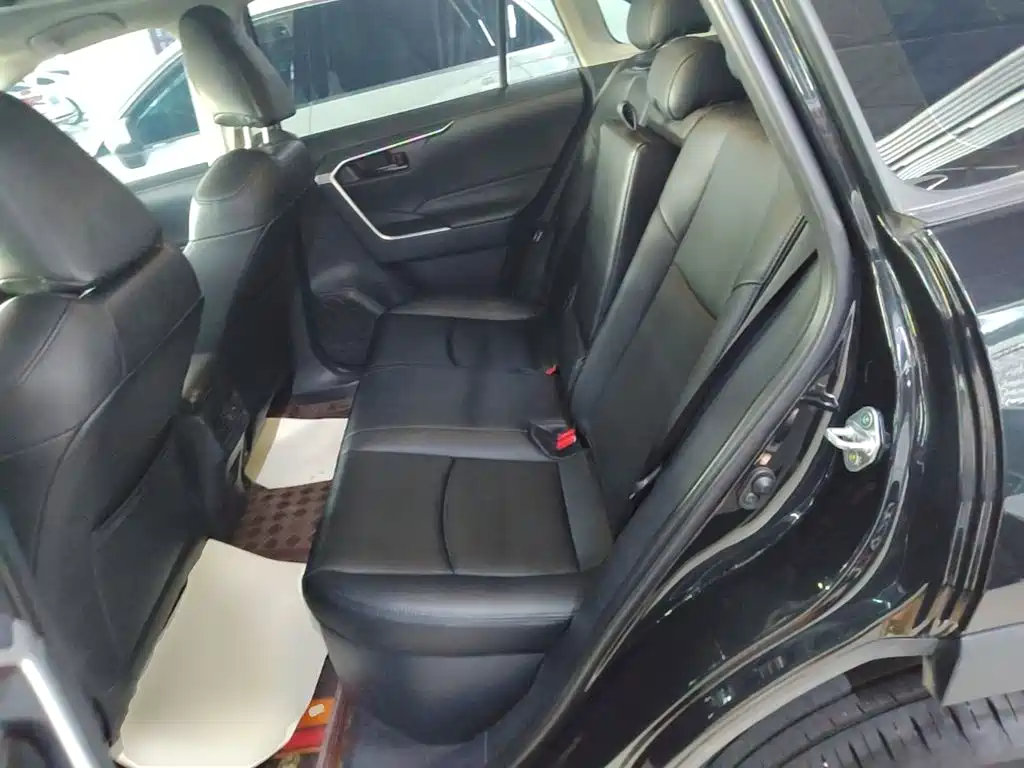 Toyota RAV4 — миниатюра 17