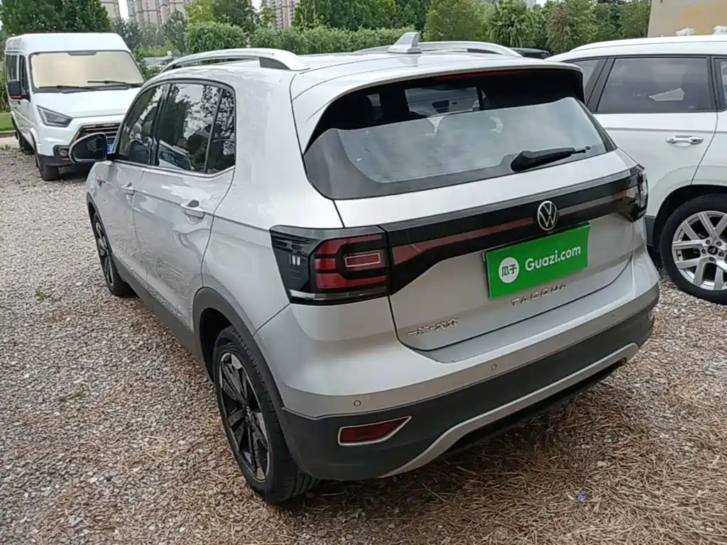 Volkswagen Tacqua 2020 1.5L AT