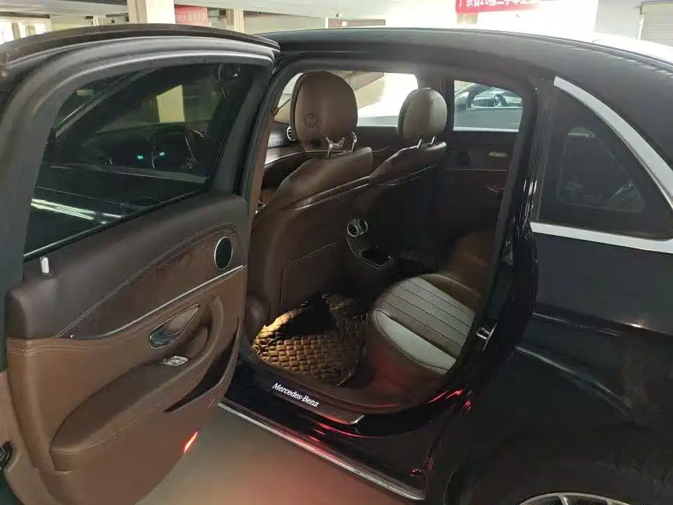 Mercedes-Benz E-Class — миниатюра 5