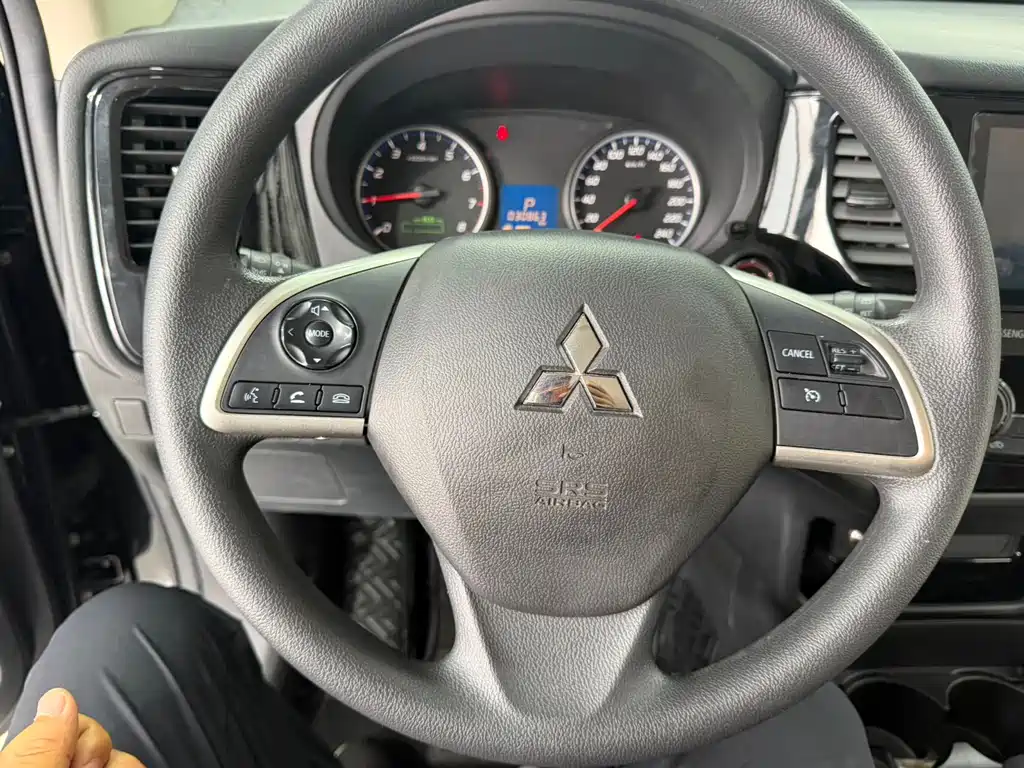 Mitsubishi Outlander — миниатюра 11