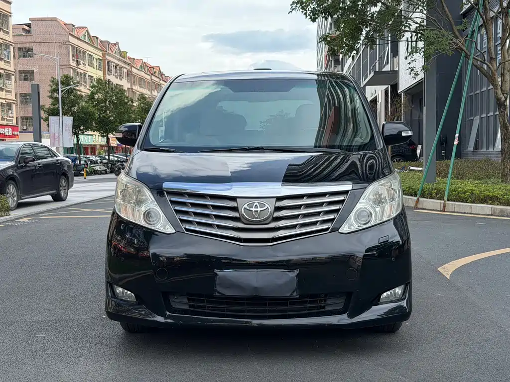 Toyota Alphard — миниатюра 2