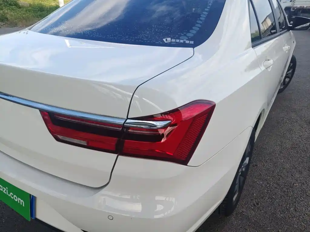 BYD Qin — миниатюра 8