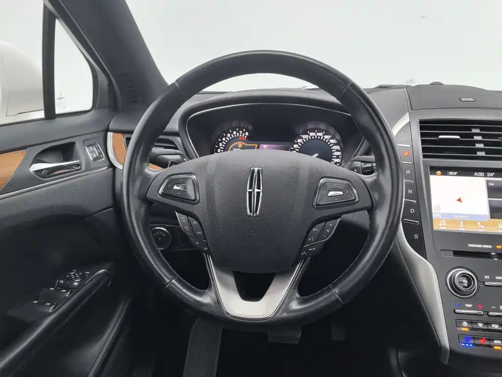 Lincoln MKC — миниатюра 11
