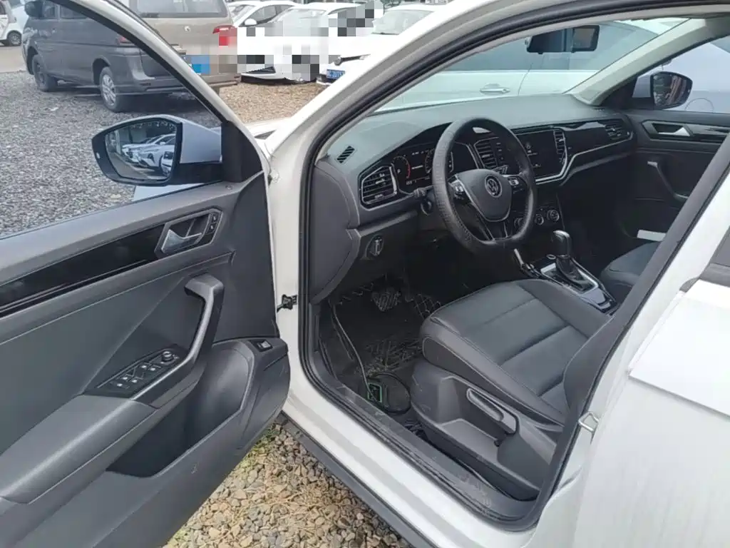 Volkswagen T-Roc — миниатюра 16